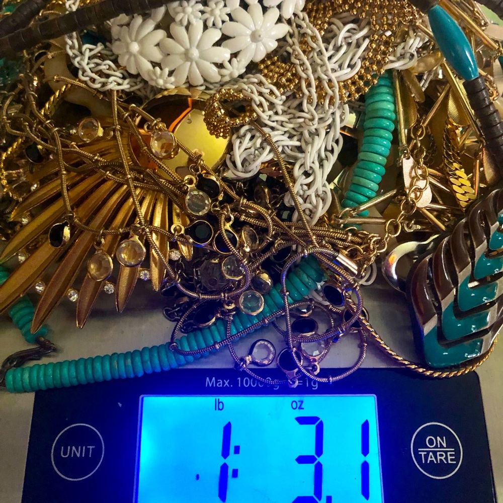 🔥🔥SOLD🔥🔥Mixed lot of vintage to now necklaces.